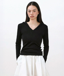 MUARMUS（ムアルムス）の「May V-Neck Hoodie T-shirt [Black]（Tシャツ/カットソー）」