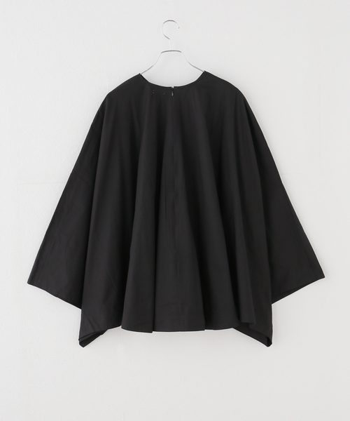 SEEALL（シーオール）の「【SEEALL/シーオール】TRIANGLE PULL OVER TOP（シャツ/ブラウス・レディース・ブラック・38）」の3枚目の写真