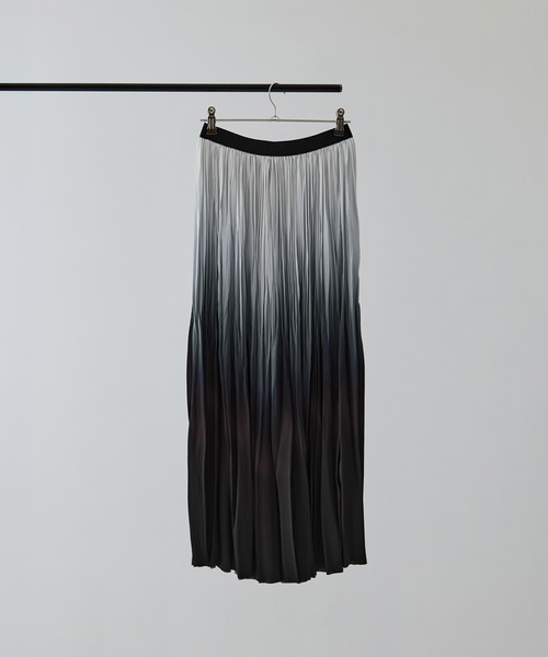 08sircus（ゼロエイトサーカス）の「[08sircus/ゼロハチサーカス]Bassen print satin pleated skirt（スカート・レディース・ブルー・1/0）」の3枚目の写真