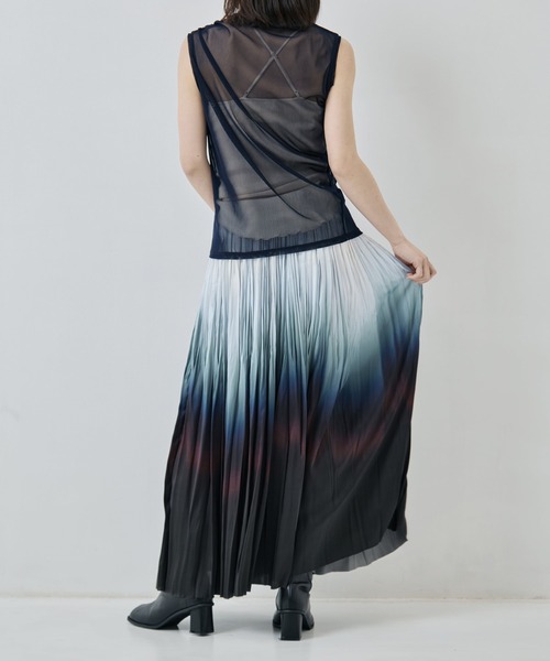 08sircus（ゼロエイトサーカス）の「[08sircus/ゼロハチサーカス]Bassen print satin pleated skirt（スカート・レディース・ブルー・1/0）」の4枚目の写真
