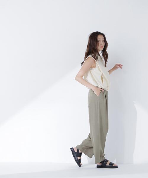 NATURAL BEAUTY BASIC（ナチュラルビューティーベーシック）の「グロッシーパンツ（その他パンツ・レディース・カーキ/オフホワイト・MEDIUM/P/S）」の16枚目の写真