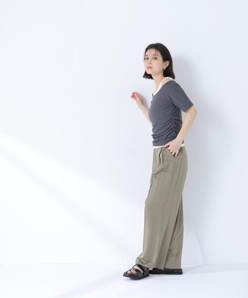 NATURAL BEAUTY BASIC(ナチュラルビューティーベーシック)の「グロッシーパンツ(その他パンツ・レディース・カーキ/オフホワイト・MEDIUM/P/S)」の7枚目の写真