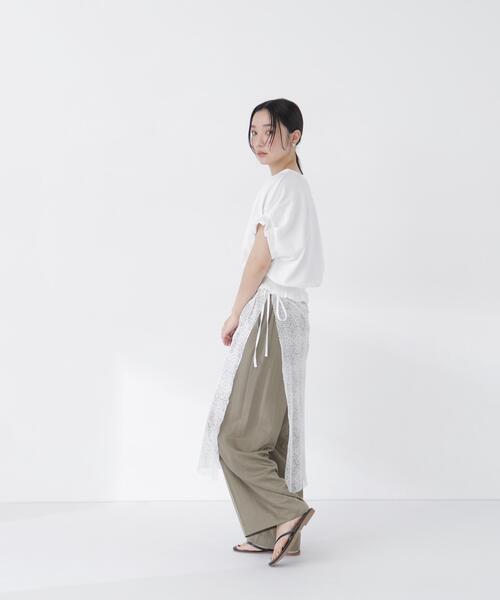 NATURAL BEAUTY BASIC(ナチュラルビューティーベーシック)の「グロッシーパンツ(その他パンツ・レディース・カーキ/オフホワイト・MEDIUM/P/S)」の11枚目の写真