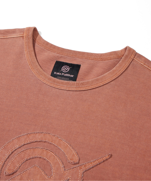 KALAPATTHAR（カラパタール）の「KP SYMBOL LOGO PIGMENT WASHED SHORT-SLEEVED T-SHIRT - ORANGE（Tシャツ/カットソー・メンズ・その他・MEDIUM/LARGE/X-LARGE）」の6枚目の写真