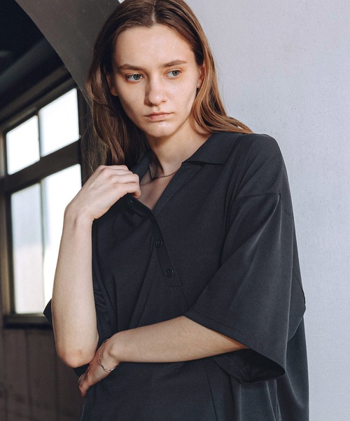 ROCHEM(ローシェン)の「アシンメトリーボタンスキッパーポロシャツ(ポロシャツ・メンズ・チャコール/ブラウン/ダークグリーン/ブラック・XS/S/M/L)」の20枚目の写真