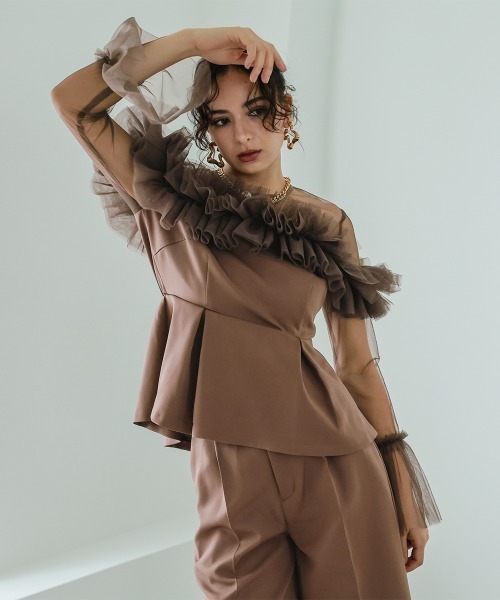 Callarus(カラルス)の「4WAYチュールフリルデザインブラウスパンツセットアップドレス〔Callarus〕(パンツドレス・レディース・ブラック/ブラウン/チャコール・M/L/LL)」の20枚目の写真