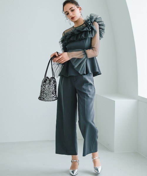 Callarus(カラルス)の「4WAYチュールフリルデザインブラウスパンツセットアップドレス〔Callarus〕(パンツドレス・レディース・ブラック/ブラウン/チャコール・M/L/LL)」の4枚目の写真