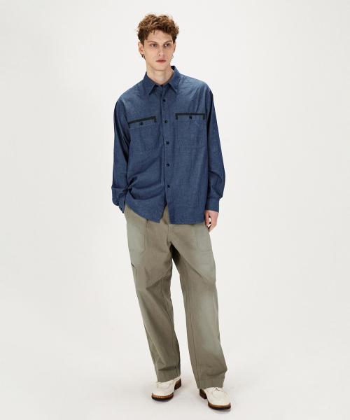 SHIRTER(シャーター)の「LEATHER TRIM LINEN BLEND SHIRT (BLUE)(シャツ/ブラウス・メンズ・その他・SMALL/LARGE/MEDIUM)」の2枚目の写真