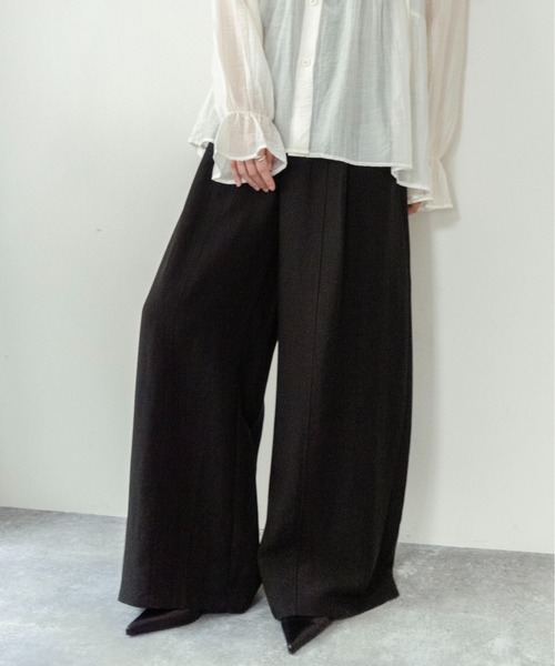 on:nue（オンニュ）の「【on:nue】[着用動画あり！/4色展開/2サイズ展開] リネン混リラックスタックワイドパンツ /2026 SS COLLECTION（その他パンツ・レディース・ブラック/アイボリー/チャコール/ベージュ・SMALL/MEDIUM）」の5枚目の写真