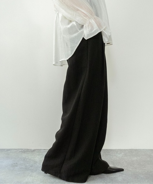 on:nue（オンニュ）の「【on:nue】[着用動画あり！/4色展開/2サイズ展開] リネン混リラックスタックワイドパンツ /2026 SS COLLECTION（その他パンツ・レディース・ブラック/アイボリー/チャコール/ベージュ・SMALL/MEDIUM）」の9枚目の写真