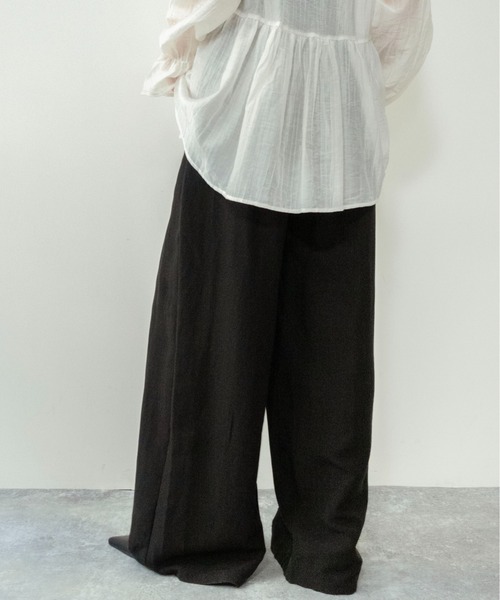 on:nue（オンニュ）の「【on:nue】[着用動画あり！/4色展開/2サイズ展開] リネン混リラックスタックワイドパンツ /2026 SS COLLECTION（その他パンツ・レディース・ブラック/アイボリー/チャコール/ベージュ・SMALL/MEDIUM）」の10枚目の写真