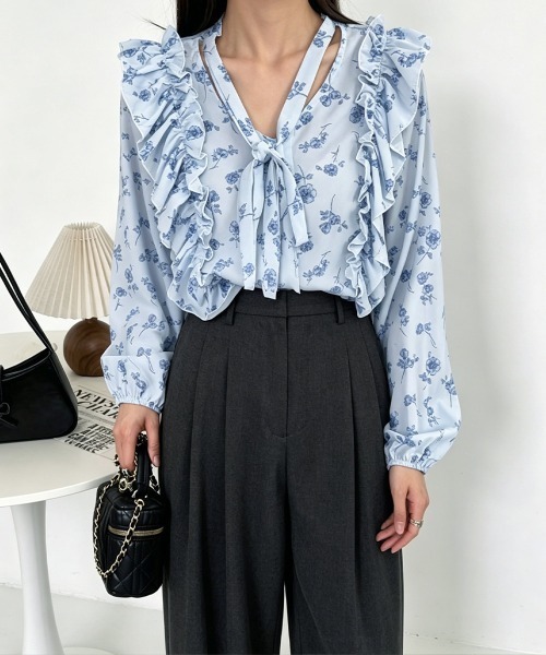 Miniministore(ミニミニストア)の「フリル花柄シャツブラウス リボンタイ付き(シャツ/ブラウス・レディース・グレイッシュベージュ/ライトブルー・FREE)」の4枚目の写真