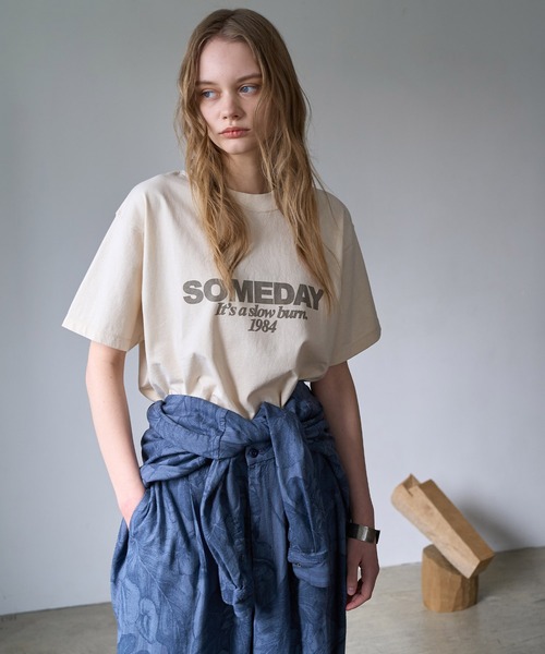 RNA-N(アールエヌエーエヌ)の「M2669 SOMEDAYロゴT(Tシャツ/カットソー・レディース・キナリ/スミクロ/キャメル・FREE)」の5枚目の写真