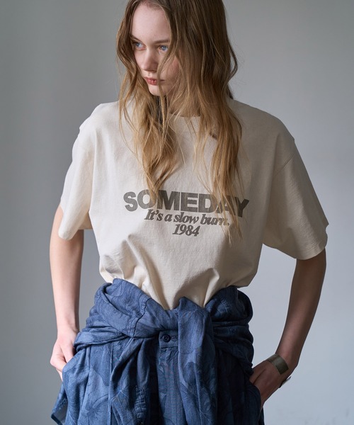 RNA-N(アールエヌエーエヌ)の「M2669 SOMEDAYロゴT(Tシャツ/カットソー・レディース・キナリ/スミクロ/キャメル・FREE)」の6枚目の写真