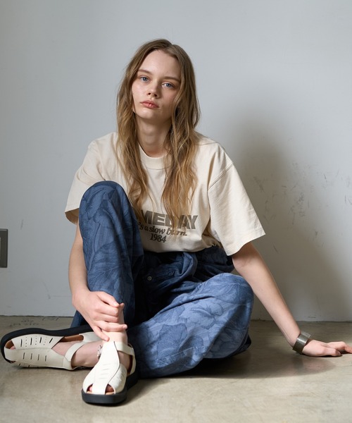 RNA-N(アールエヌエーエヌ)の「M2669 SOMEDAYロゴT(Tシャツ/カットソー・レディース・キナリ/スミクロ/キャメル・FREE)」の8枚目の写真