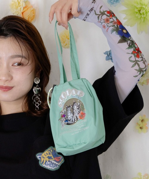 ScoLar（スカラー）の「662441：FRUIT OF THE LOOM×ScoLarコラボ ナイロンミニバッグ（ハンドバッグ・レディース・ネイビー/ブラック/ブルー/ピンク/グリーン・FREE）」の3枚目の写真