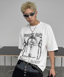 ARULE（アルール）の「A'GEM/9 × .kom 『ARULE/アルール』ゴシック グラフィック　サマーニットTシャツ（Tシャツ/カットソー）」