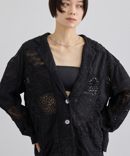 SALON adam et rope'（サロン アダム エ ロペ）の「【WEB限定】刺繍レースパッチワークシャツジャケット/ セットアップ対応（テーラードジャケット・レディース・ブラック/ホワイト・FREE）」の2枚目の写真