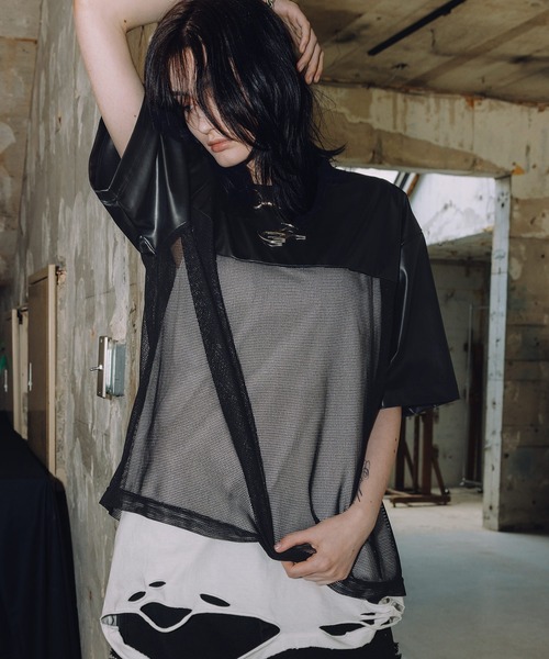 ERAR（エラー）の「【ERAR】レザーメッシュ切り替えメタルパーツTシャツ（Tシャツ/カットソー・メンズ・ブラック・XL/L/M/S）」の4枚目の写真