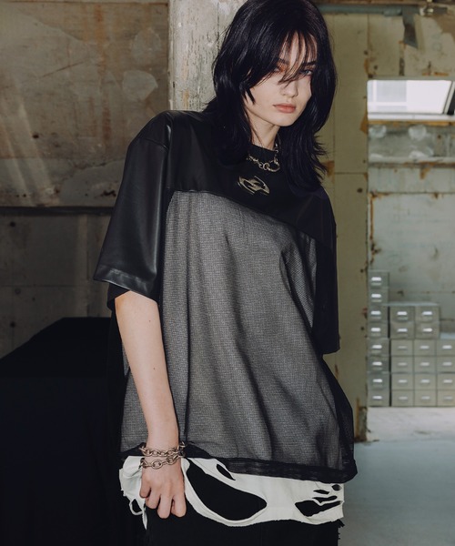 ERAR（エラー）の「【ERAR】レザーメッシュ切り替えメタルパーツTシャツ（Tシャツ/カットソー・メンズ・ブラック・XL/L/M/S）」の2枚目の写真