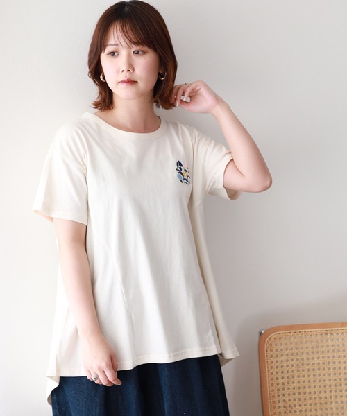 Emago（イマゴ）の「EMAGO 花刺繍ﾌﾚｱT 半袖（Tシャツ/カットソー・レディース・ブラック/ピンク/アイボリー・FREE）」の2枚目の写真
