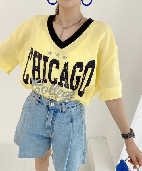 2ly2(トゥーリートゥー)の「カレッジロゴVネックオーバーTシャツ レディース ゆるシルエットトップス(Tシャツ/カットソー・レディース・ホワイト/ブルー/イエロー/ベージュ/ブラウン・FREE)」の7枚目の写真