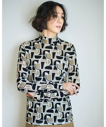 シアープリント・ハイネックプルオーバー