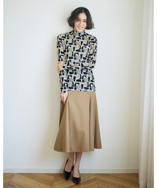 DoCLASSE( ドゥクラッセ)の「シアープリント・ハイネックプルオーバー(Tシャツ/カットソー・レディース・ベージュ/その他・M/S/L/LL)」の4枚目の写真