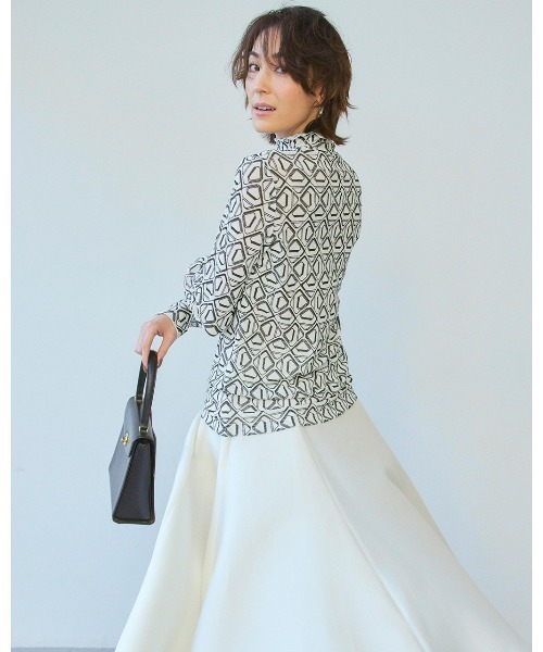 DoCLASSE( ドゥクラッセ)の「シアープリント・ハイネックプルオーバー(Tシャツ/カットソー・レディース・ベージュ/その他・M/S/L/LL)」の7枚目の写真