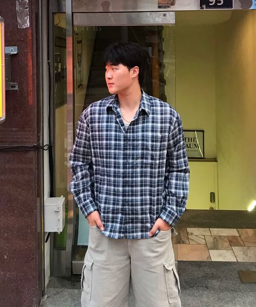 DNSR（ディーエヌエスアール）の「ライトサマー チェックシャツ ブルー（シャツ/ブラウス・メンズ・その他・MEDIUM/LARGE/X-LARGE/SMALL）」の2枚目の写真