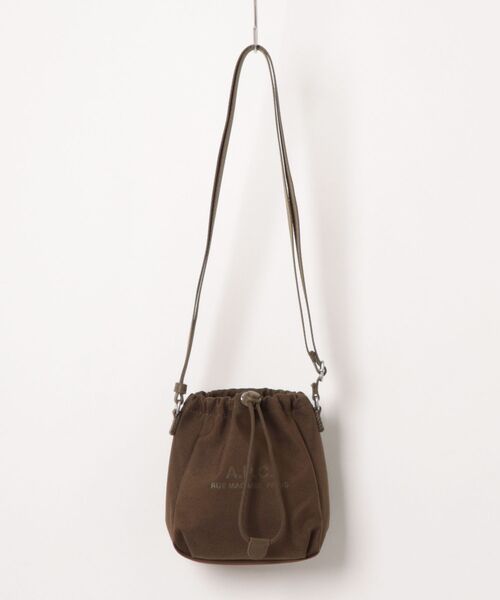 A.P.C.(アーペーセー)の「CROSSBODY POUCH BACKSTAGE(ショルダーバッグ・メンズ・カーキ・ONESIZE)」の1枚目の写真
