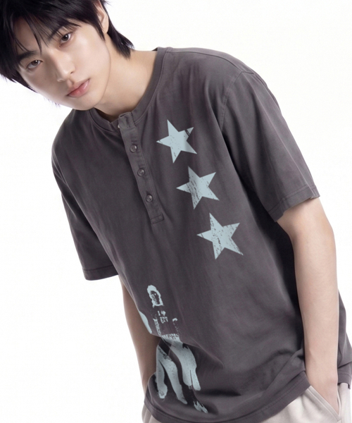 GRAVER（グレーバー）の「[ユニセックス]STAR3 ヘンリーネック半袖Tシャツ 2カラー（Tシャツ/カットソー・レディース・Beige/チャコールグレー・MEDIUM/LARGE）」の8枚目の写真