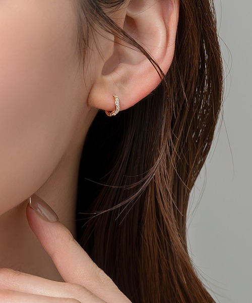 Cream dot.（クリームドット）の「【金属アレルギー対応】極小6mm！ビジューが煌くウェーブフープピアス（ピアス（両耳用）・レディース・ピンクゴールド/シルバー/ゴールド・ONE SIZE）」の3枚目の写真