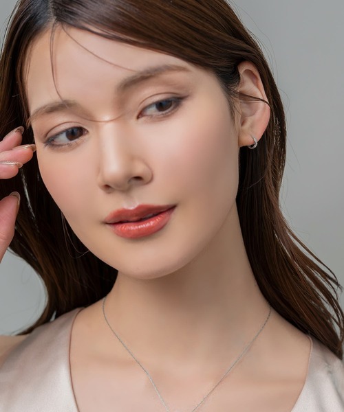 Cream dot.（クリームドット）の「【金属アレルギー対応】極小6mm！ビジューが煌くウェーブフープピアス（ピアス（両耳用）・レディース・ピンクゴールド/シルバー/ゴールド・ONE SIZE）」の5枚目の写真