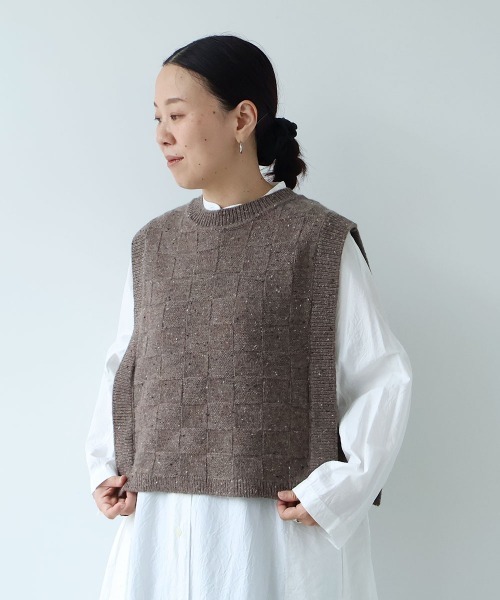 yuni(ユニ )の「5G Nep/w block pattern knit vest(ベスト・レディース・ブラック/グレー/ブラウン・FREE)」の3枚目の写真