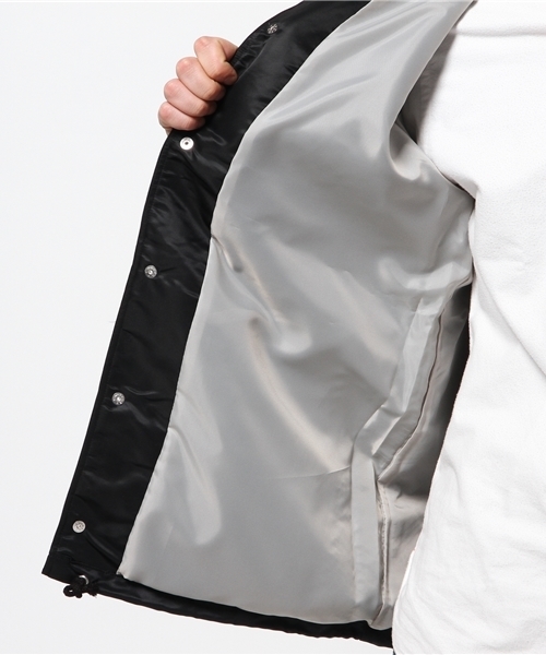 WHO'S WHO gallery（フーズフーギャラリー）の「【Em@//ONE】コーチジャケット（ブルゾン・メンズ・オリーブ/ブラック・LARGE/MEDIUM）」の4枚目の写真