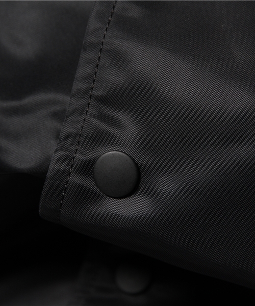 WHO'S WHO gallery（フーズフーギャラリー）の「【Em@//ONE】コーチジャケット（ブルゾン・メンズ・オリーブ/ブラック・LARGE/MEDIUM）」の6枚目の写真