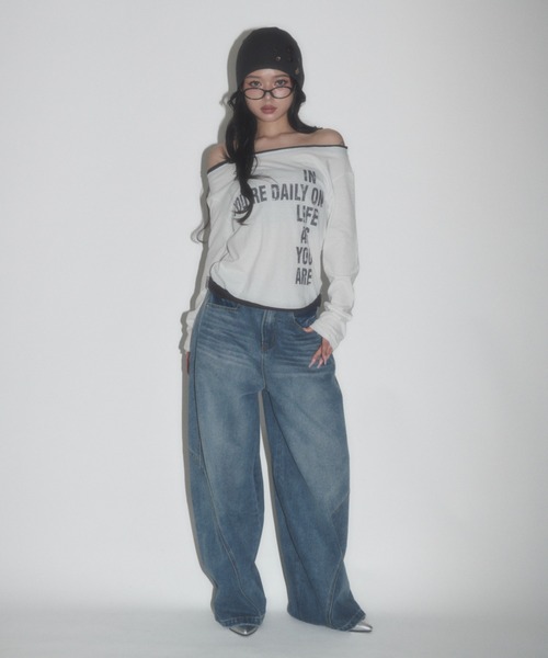 dispark(ディスパーク)の「DISPARK/【26年秋冬新作】レイヤードロゴオフショルトップ(Tシャツ/カットソー・レディース・ホワイト・FREE)」の2枚目の写真