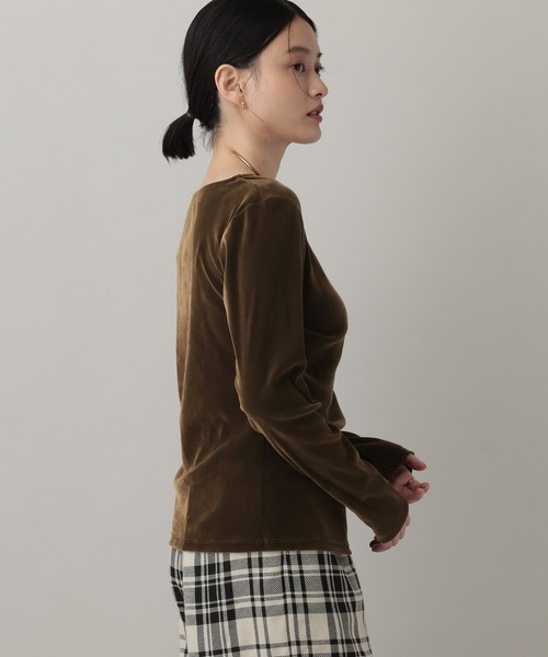 A part by(アパートバイ)の「ドレープベロアプルオーバー_長袖(Tシャツ/カットソー・レディース・ブラック/オフホワイト/ブラウン・FREE)」の7枚目の写真