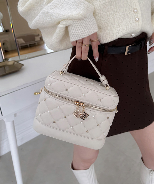 ROYAL PARTY(ロイヤルパーティー)の「パールビジューヴァニティーBAG(ショルダーバッグ・レディース・ブラック/オフホワイト/ブルー/キャメル・FREE)」の2枚目の写真