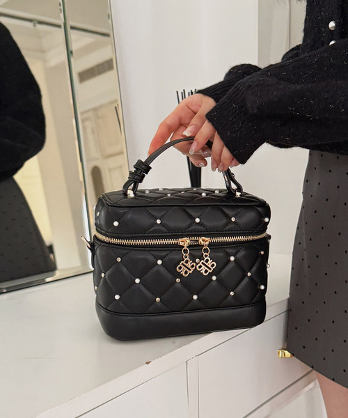 ROYAL PARTY(ロイヤルパーティー)の「パールビジューヴァニティーBAG(ショルダーバッグ・レディース・ブラック/オフホワイト/ブルー/キャメル・FREE)」の3枚目の写真
