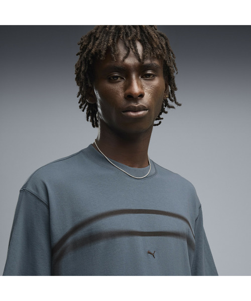 PUMA(プーマ)の「PUMA プーマ ユニセックス セラレーター グラフィック 半袖 Tシャツ(Tシャツ/カットソー・メンズ・ネイビー/ブラック・LARGE/SMALL/MEDIUM)」の3枚目の写真