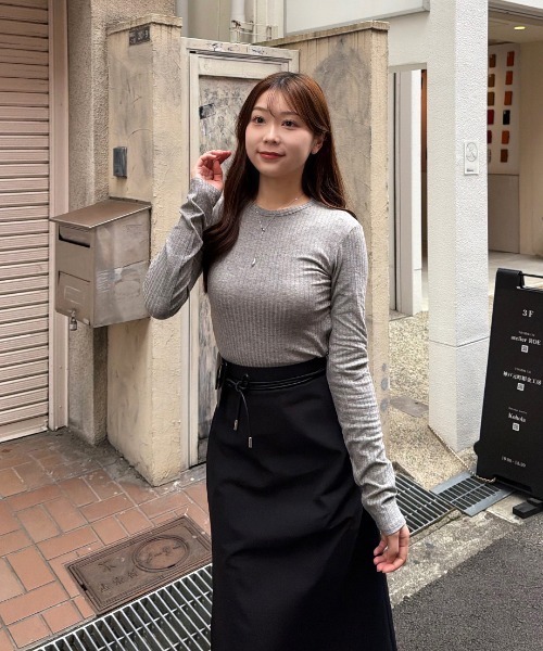 Nulli(ヌリ)の「スリットドレープスカート(スカート・レディース・ダークグレー/ブラック・FREE)」の12枚目の写真