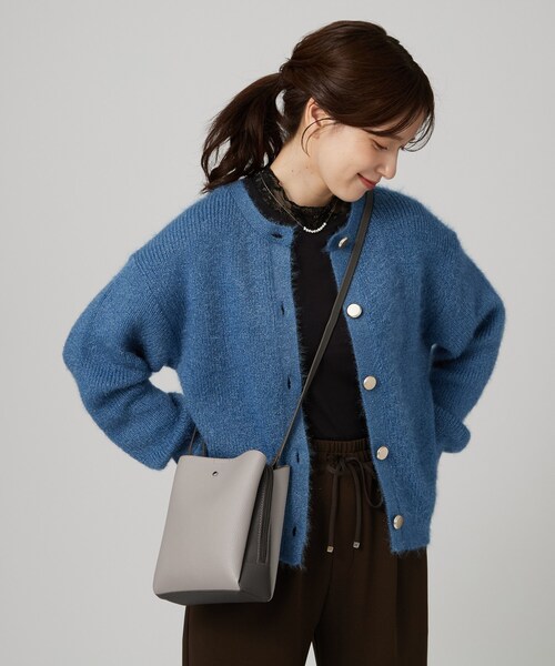 SHOO・LA・RUE(シューラルー)の「【軽量】ふわっと軽い3層ショルダーバッグ(ショルダーバッグ・レディース・ブラック/ワインレッド/グレー系その他5/ベージュ系その他7/ベージュ系4・00)」の2枚目の写真