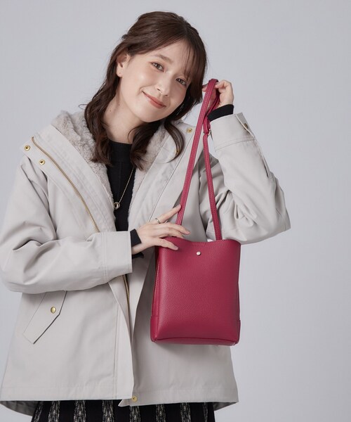 SHOO・LA・RUE(シューラルー)の「【軽量】ふわっと軽い3層ショルダーバッグ(ショルダーバッグ・レディース・ブラック/ワインレッド/グレー系その他5/ベージュ系その他7/ベージュ系4・00)」の5枚目の写真