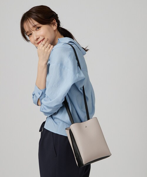 SHOO・LA・RUE(シューラルー)の「【軽量】ふわっと軽い3層ショルダーバッグ(ショルダーバッグ・レディース・ブラック/ワインレッド/グレー系その他5/ベージュ系その他7/ベージュ系4・00)」の12枚目の写真