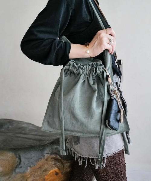 ITTI（イッチ）の「MARY RED CROSS BAG / CERATO BRIGHT（ショルダーバッグ・レディース・ブラック/ブラウン/カーキ・FREE）」の14枚目の写真