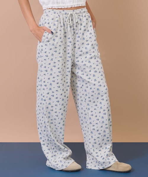 anap mimpi(アナップミンピ)の「花柄ワッフルイージーロングパンツ(その他パンツ・レディース・ネイビー/グレー・F)」の4枚目の写真