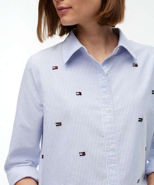 TOMMY HILFIGER(トミーヒルフィガー)の「オックスフォードエンブレムロングスリーブシャツ(シャツ/ブラウス・レディース・ベージュ・38inch/36inch/34inch)」の3枚目の写真