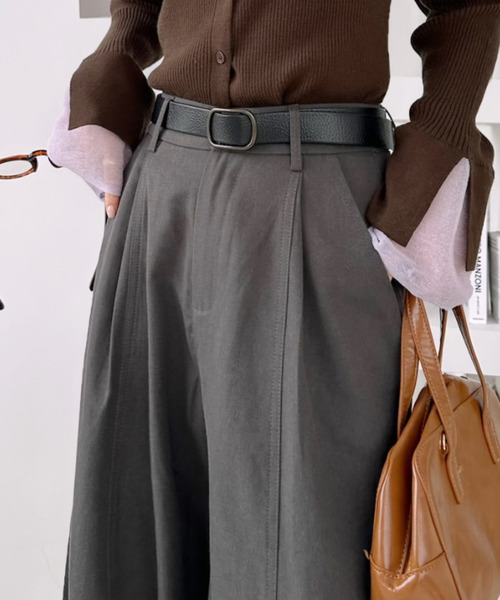 Ada.(エイダ)の「コットン ツイル タック ワイド パンツ(その他パンツ・レディース・ブラウン/チャコールグレー/ブラック・FREE)」の1枚目の写真